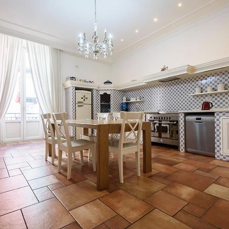 Palazzo Dello Spagnolo Suite Наполи Екстериор снимка