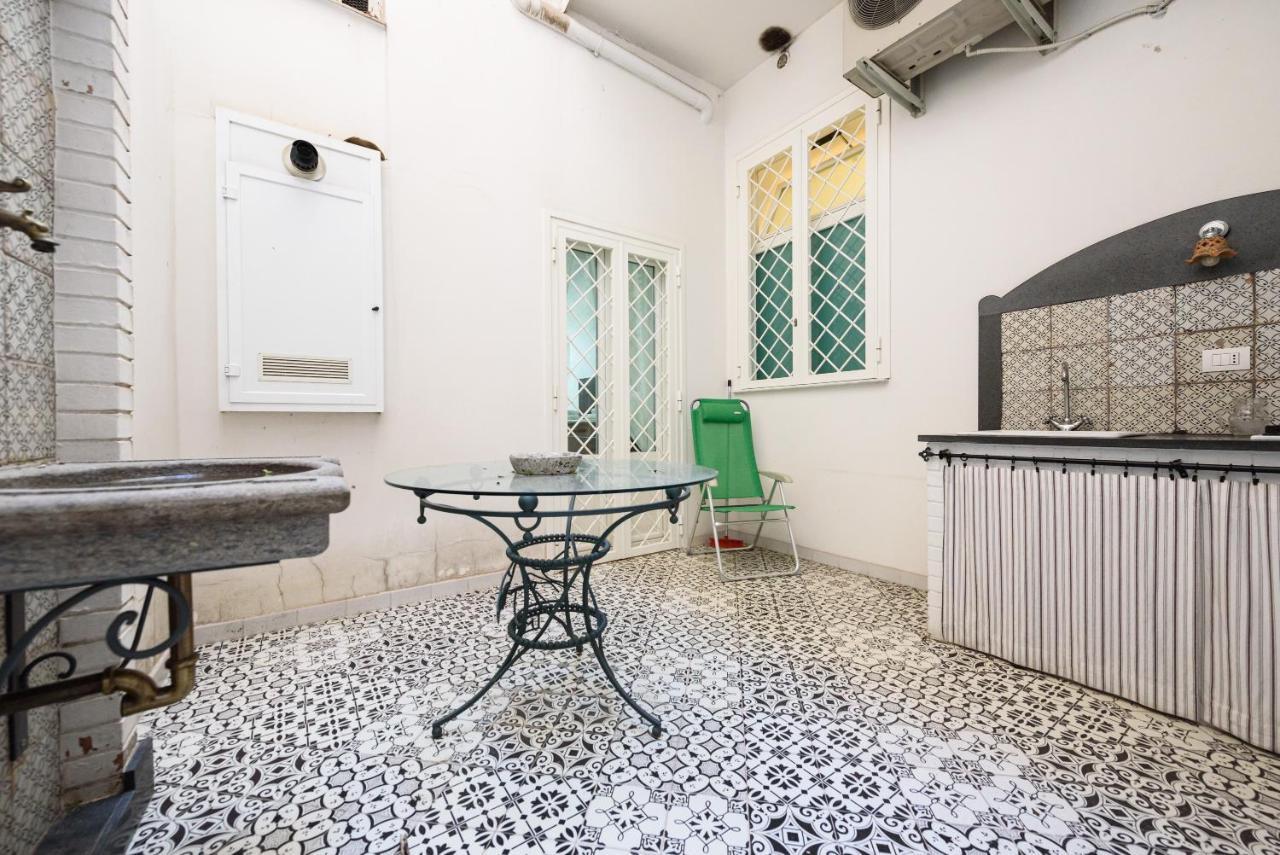 Palazzo Dello Spagnolo Suite Наполи Екстериор снимка