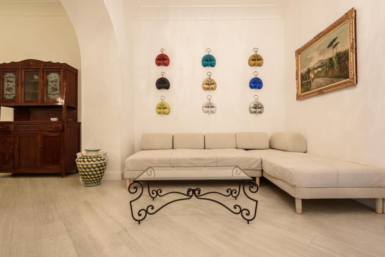 Palazzo Dello Spagnolo Suite Наполи Екстериор снимка