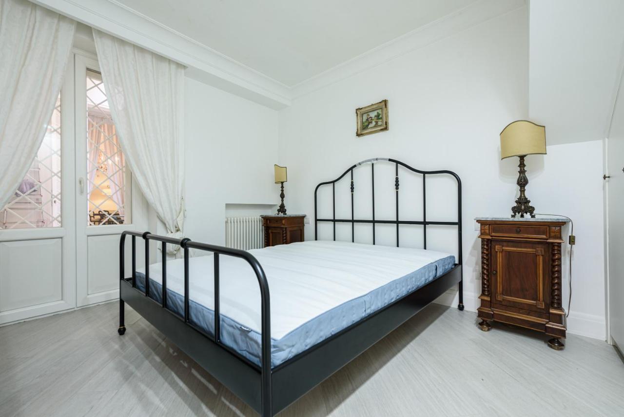 Palazzo Dello Spagnolo Suite Наполи Екстериор снимка