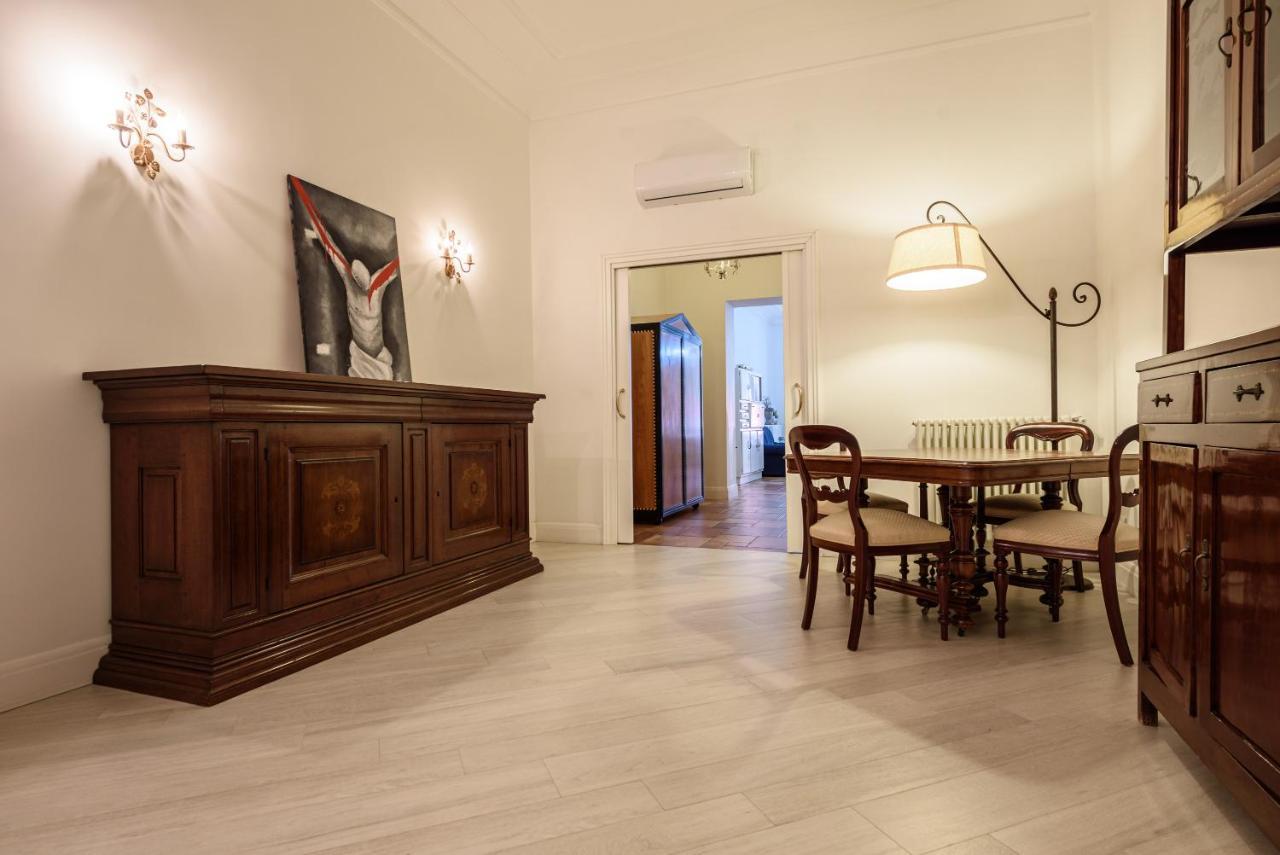 Palazzo Dello Spagnolo Suite Наполи Екстериор снимка