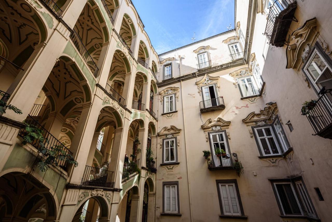 Palazzo Dello Spagnolo Suite Наполи Екстериор снимка