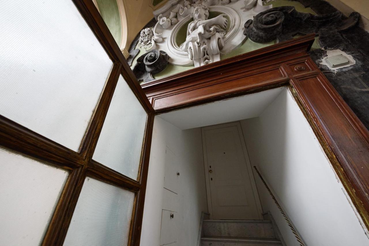 Palazzo Dello Spagnolo Suite Наполи Екстериор снимка