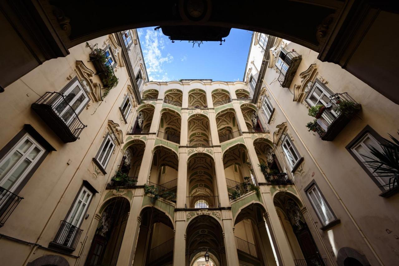 Palazzo Dello Spagnolo Suite Наполи Екстериор снимка