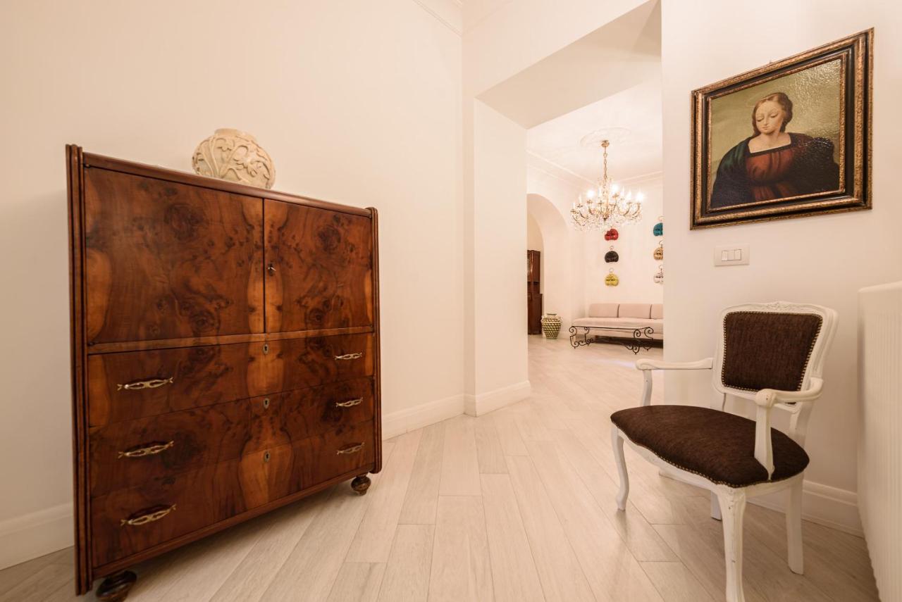 Palazzo Dello Spagnolo Suite Наполи Екстериор снимка