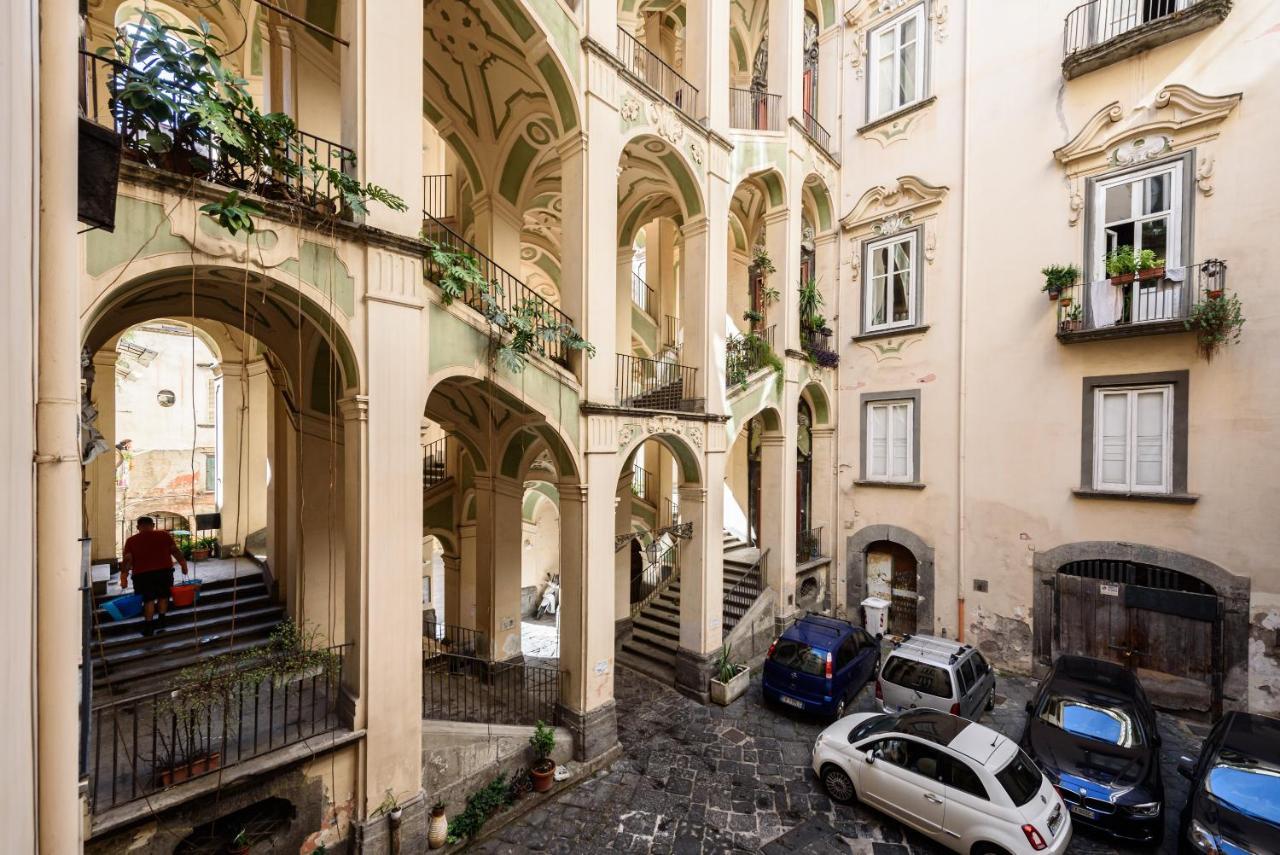 Palazzo Dello Spagnolo Suite Наполи Екстериор снимка