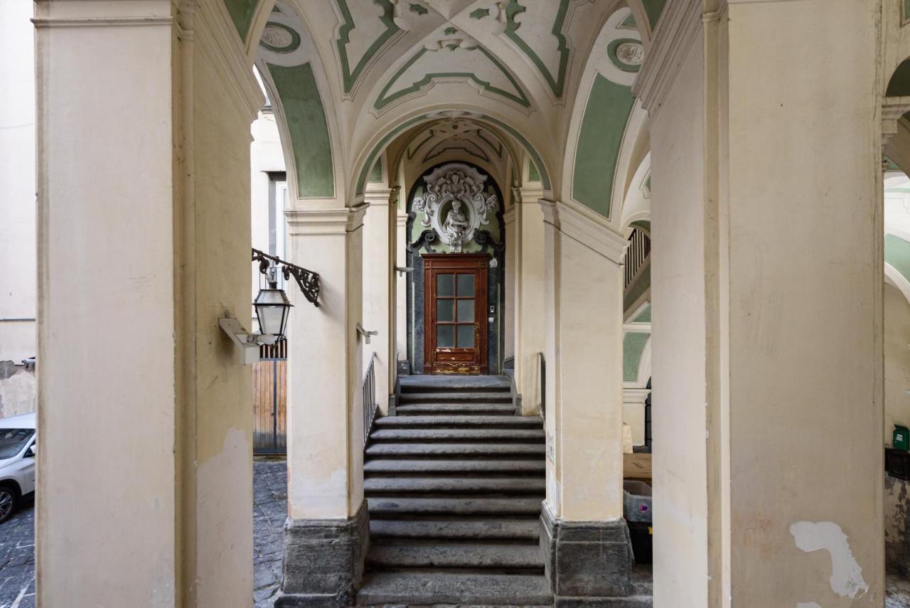 Palazzo Dello Spagnolo Suite Наполи Екстериор снимка