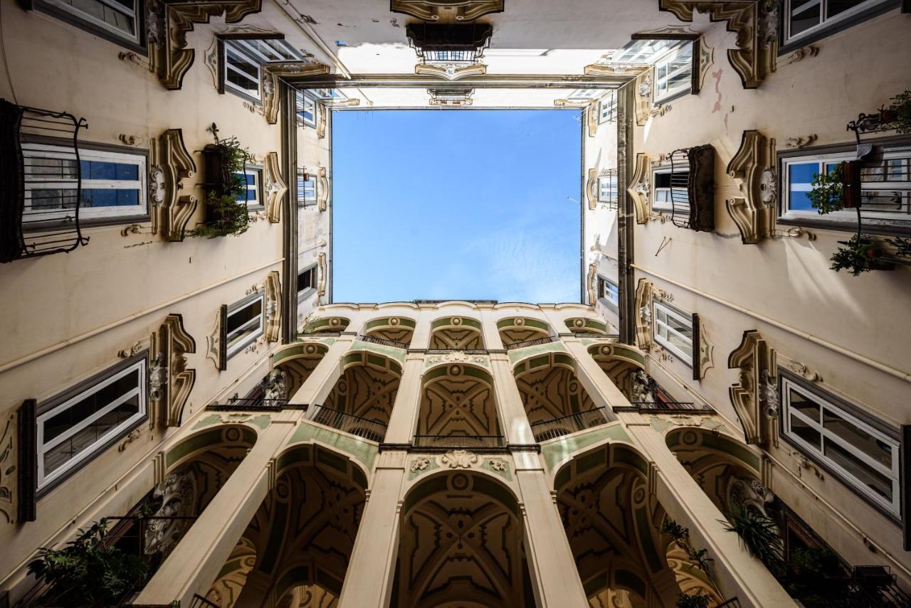 Palazzo Dello Spagnolo Suite Наполи Екстериор снимка