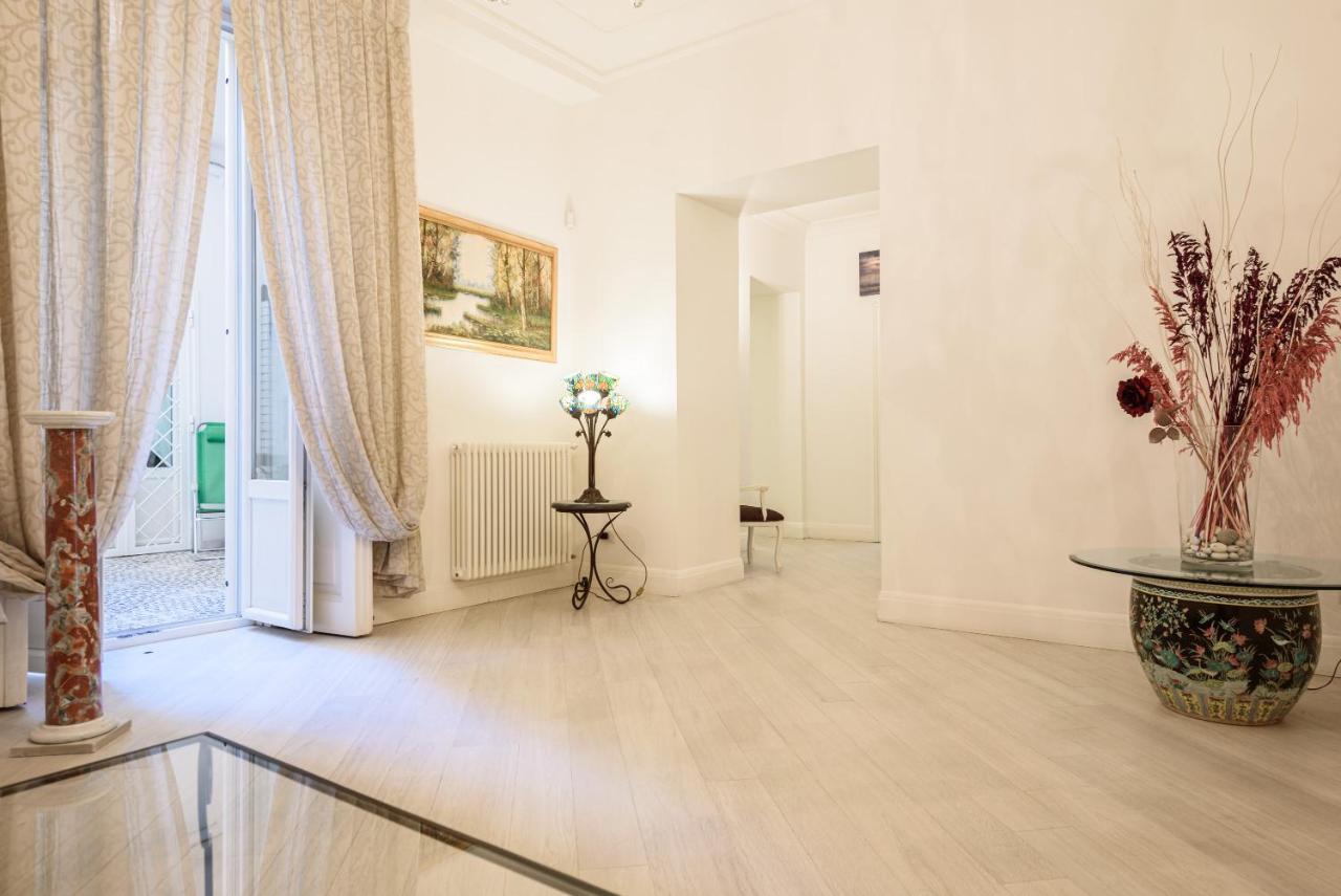 Palazzo Dello Spagnolo Suite Наполи Екстериор снимка