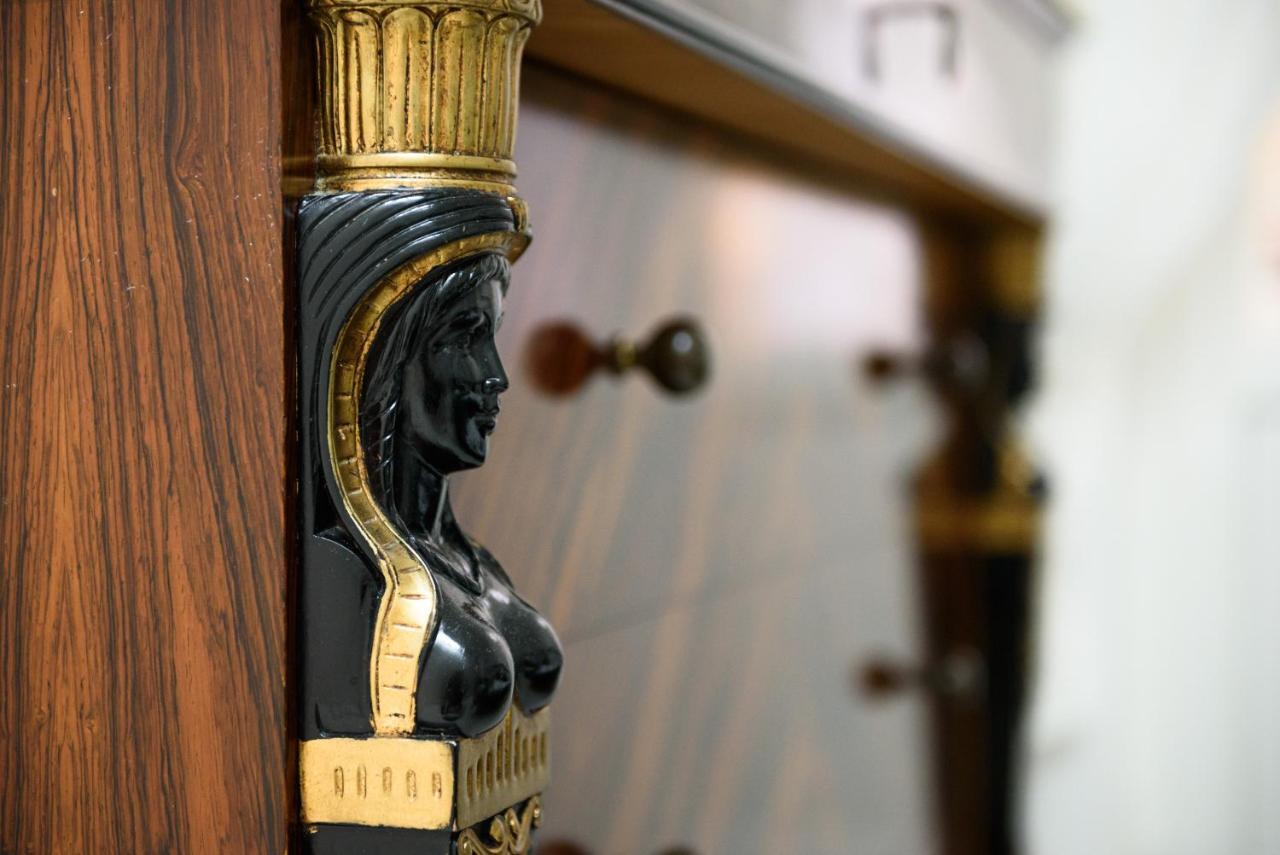 Palazzo Dello Spagnolo Suite Наполи Екстериор снимка